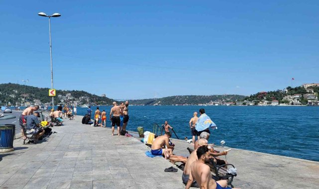 Sıcaktan bunalan İstanbullular soluğu sahillerde aldı