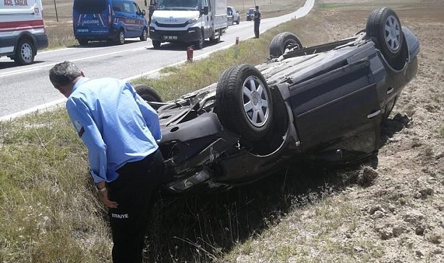 Takla atan otomobildeki kadın ve 2 çocuğu yaralandı