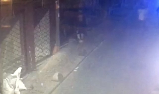 Taksim'de biber gazıyla gasp kamerada