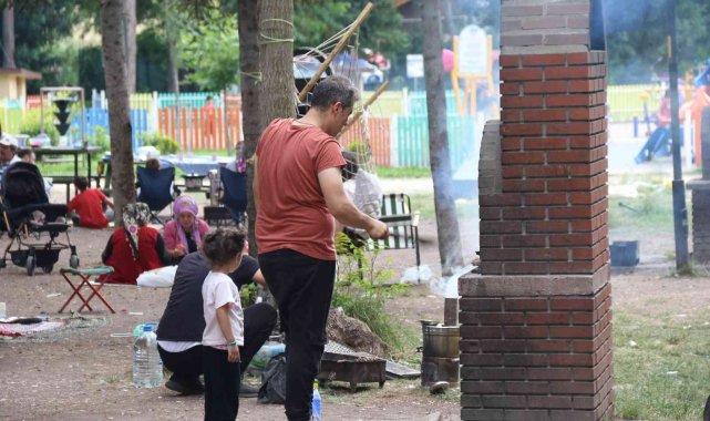 Tatilin son gününü piknik yaparak değerlendirdiler