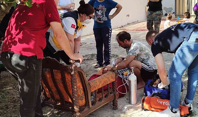 Tekirdağ'da çıkan ev yangınında bir kişi dumandan etkilendi