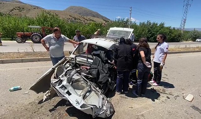 Tır ile çarpışan otomobildeki sürücü öldü