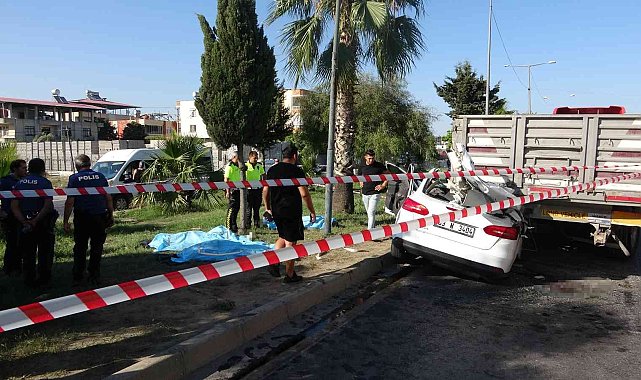 Tıra arkadan otomobille çarpan 3 genç hayatını kaybetti