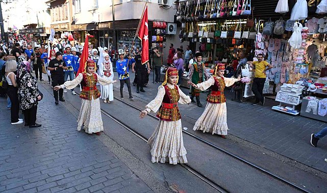 Türk Dünyası Ata Sporları Şenliği renkli kortej yürüyüşüyle başladı