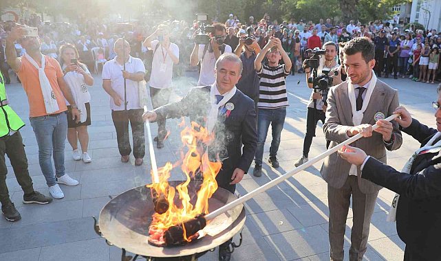 Yaprak festivali renkli görüntülerle başladı
