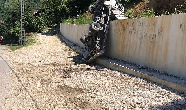 Yokuş aşağı kayan kamyonetini kurtarmak isteyen sürücü ölümden döndü