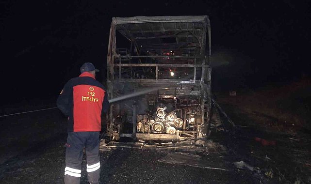 Yolcu otobüsü alev alev yandı