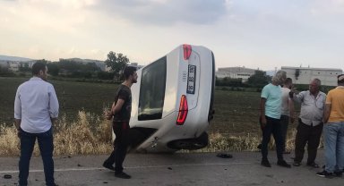 Yoldan çıkan otomobilin havalanıp takla attığı anlar kamerada