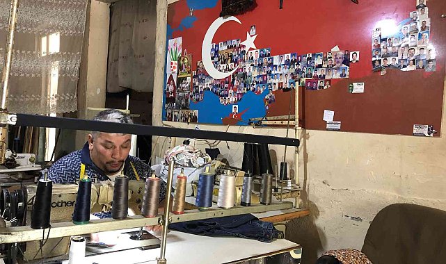 19 yıllık terzi müşterilerinin fotoğraflarını koleksiyon yapıyor
