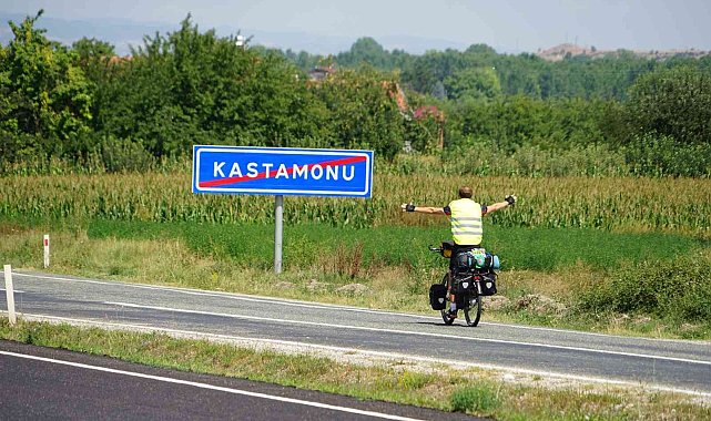 5 bin 133 kilometre pedal çevirerek geldiği Türkiye'ye hayran kaldı