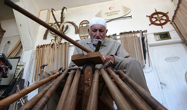 82 yaşındaki ustadan sanat eseri bastonlar
