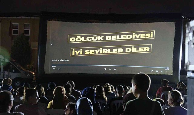Açık hava sinemasına vatandaşlardan yoğun ilgi