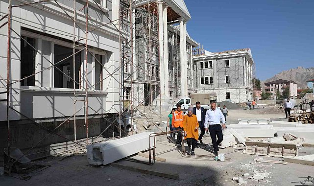 Ağrı Milli Eğitim Müdürü Kökrek, Doğubayazıt'taki okul inşaatlarını inceledi