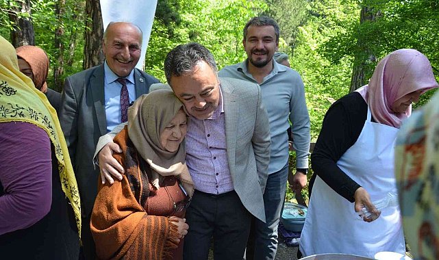 AK Parti teşkilatı vatandaşlarla buluşmaya devam ediyor