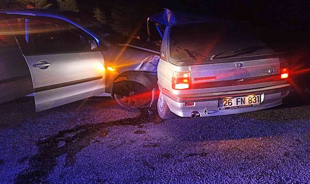 Alkollü sürücülerin kazasında 2'si ağır 4 kişi yaralandı