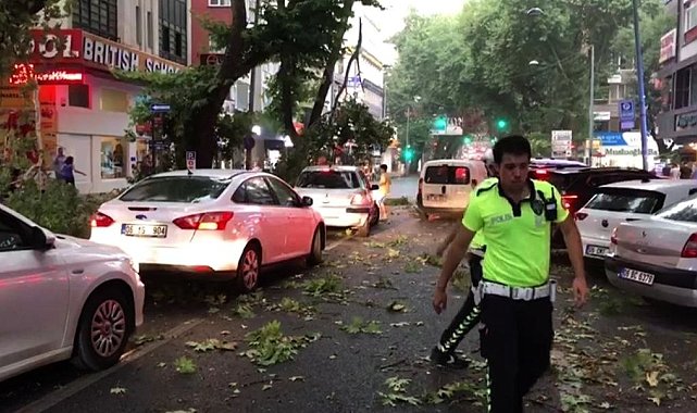 Ankara'da sağanak ve fırtına hayatı olumsuz etkiledi