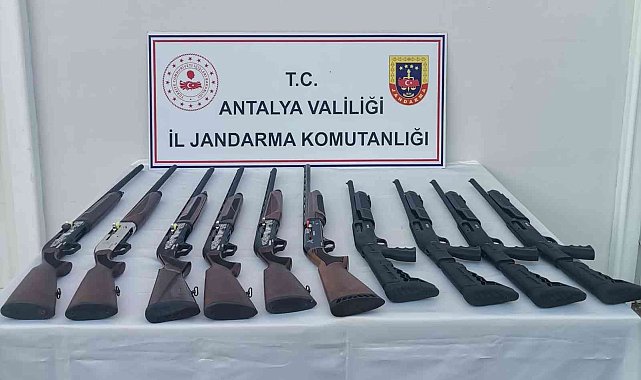 Antalya'da jandarma 10 adet ruhsatsız av tüfeği ele geçirdi