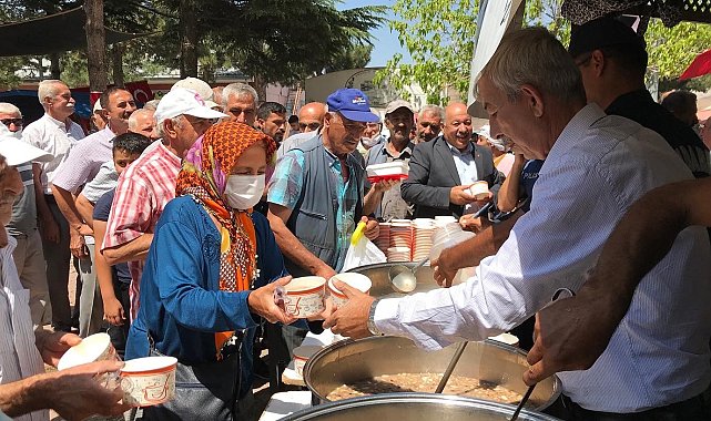 Arapgir'de vatandaşlara aşure ikramı