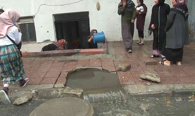 Arnavutköy'de 6 ev ve 1 iş yerini su bastı