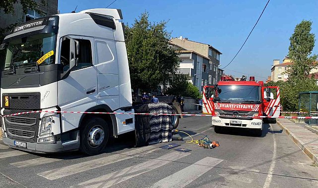 Ataşehir'de feci kaza: Tırın altında 100 metre sürüklenen yaşlı kadın hayatını kaybetti
