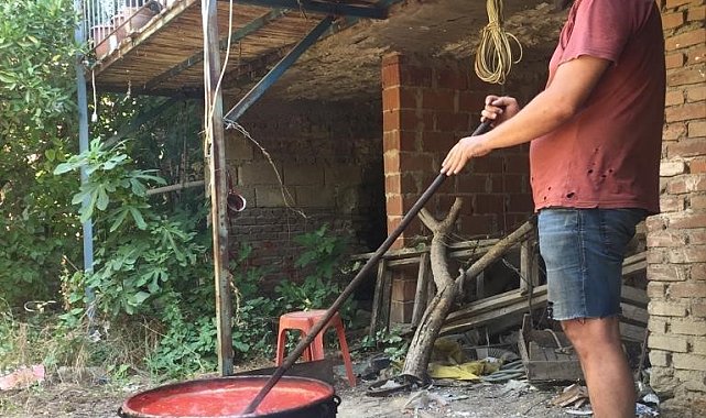 Aydın'da balkonlar kırmızıya boyandı
