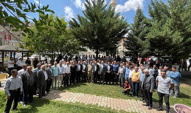 Bahçesaray, tayini çıkan Kaymakam Kundakçı'yı gözyaşlarıyla uğurladı