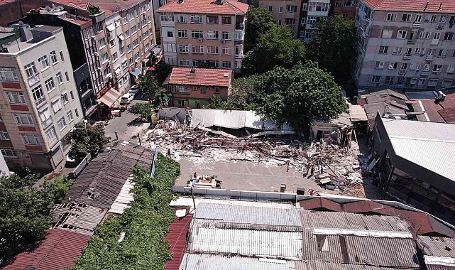 Bakırköy Belediyesi Balıkçılar çarşısını yıkıyor