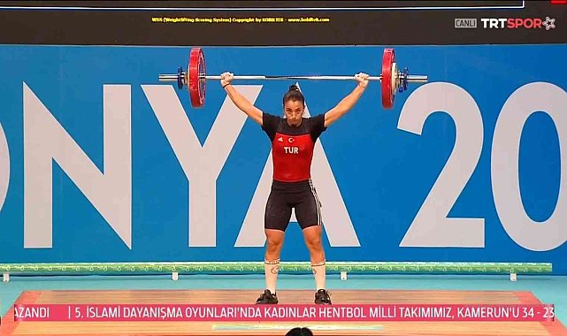 BARÜ öğrencisi Berfin Altun'dan gümüş madalya
