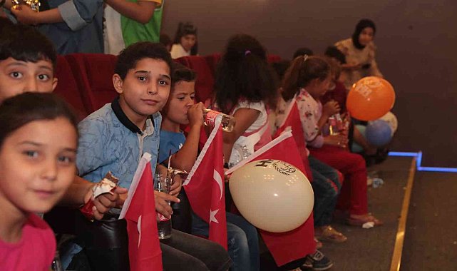 Başkan Beyazgül çocukların sinema sevincine ortak oldu