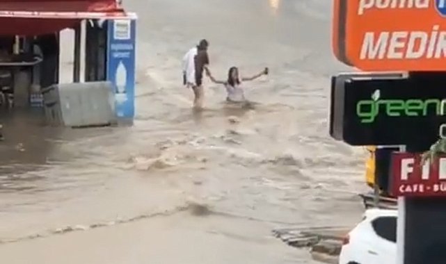 Başkent'te sel sularına kapılan genç kızı bir vatandaş kurtardı
