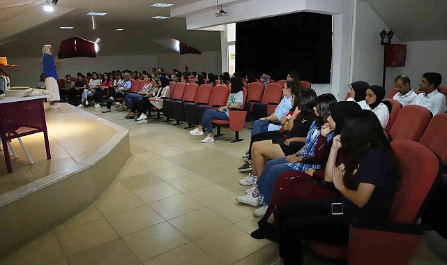 Batı Alanya'da uzmanlar öğrencilerle buluştu