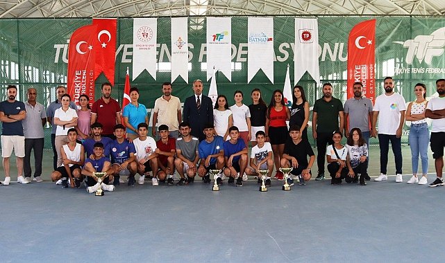 Batman'da düzenlenen 18 yaş altı teniz turnuvası sona erdi