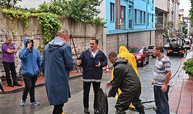 Beyoğlu'nda yağmurla mücadele için 300 kişilik ekip sahaya indi