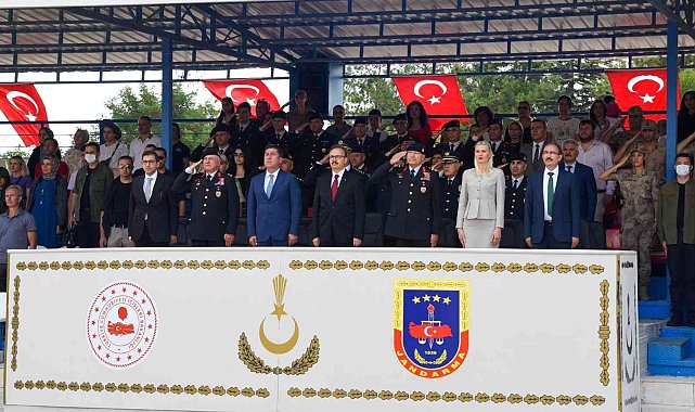 Bilecik'te dün aynı fotoğraf karesinde yer alan 2 paşa emekliye sevk edildi