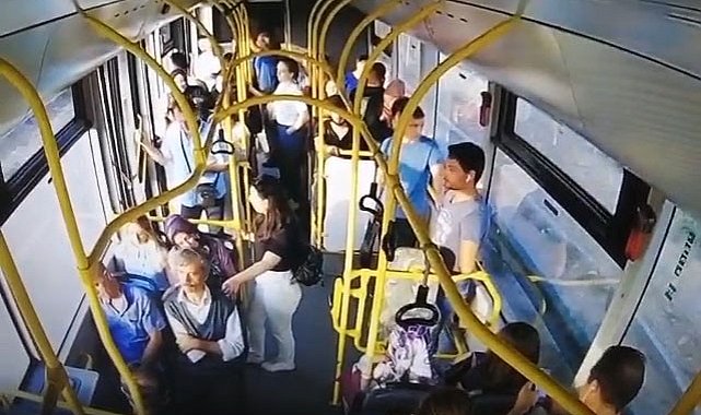 Bursa'da 23 kişinin yaralandığı kaza otobüs kamerasına yansıdı