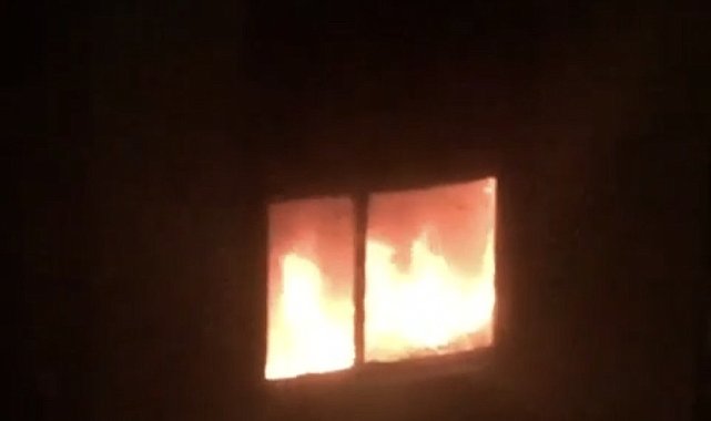 Bursa'da genç adam kendi evini yaktı