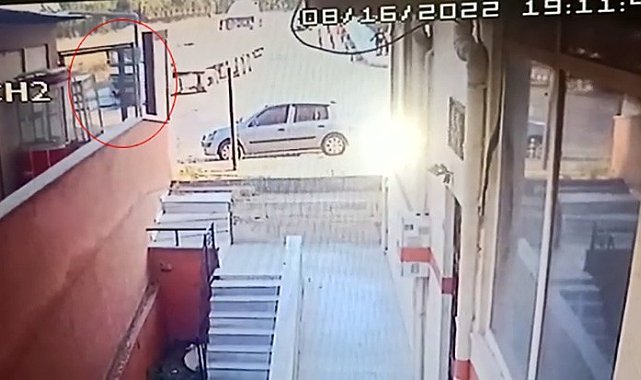 Büyükçekmece'de bisikletli çocuğun TIR altında kalma anı görüntüleri ortaya çıktı