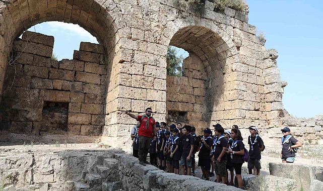 Büyükşehirin izcileri Perge Antik Kenti'nde