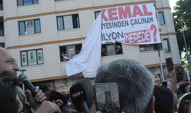 CHP Lideri Kılıçdaroğlu'na pankart şoku