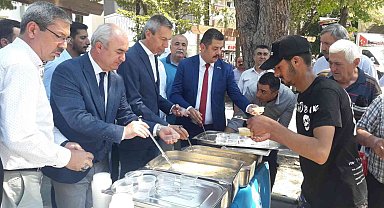 Denizli Ülkü Ocaklarından aşure ikramı