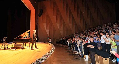 Denizlili genç müzisyenden unutulmaz piyano resitali