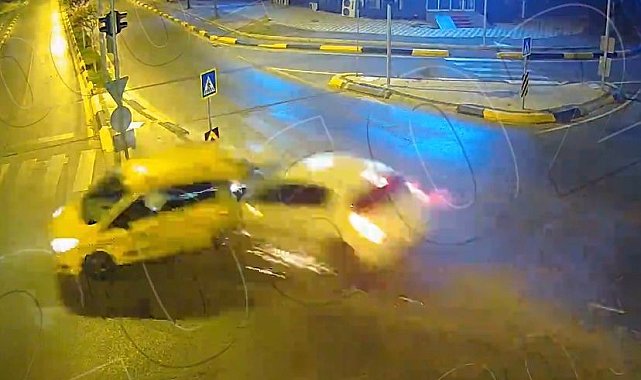 Dikkatsizlikleri canlarından ediyordu, kazalar kamerada
