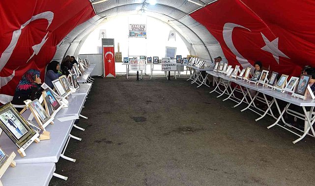 Diyarbakır'da aileler bin 77 gündür evlat nöbetinde