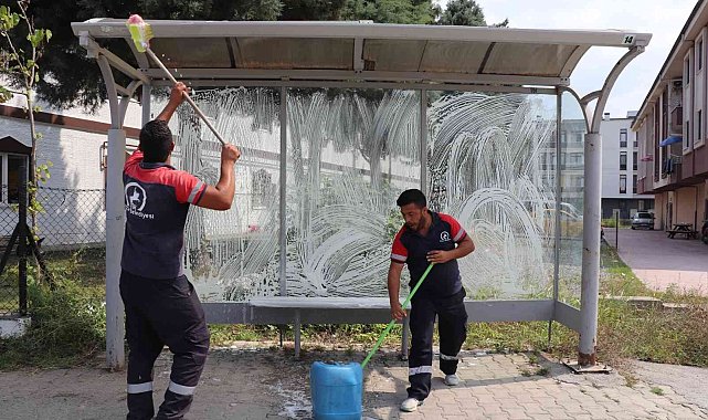Duraklar sabunlu suyla yıkandı