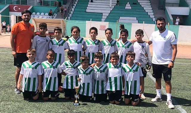 Efelerli minikler İzmir'deki turnuvadan 3'üncülükle döndü