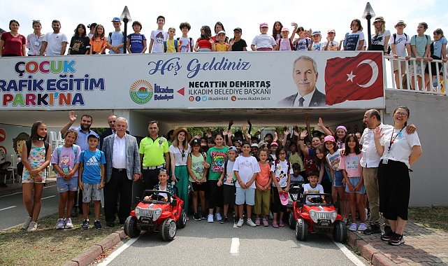 Eğitim pistinde çocuklar trafik kurallarını öğrendi