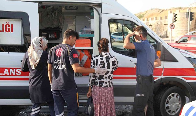 Elazığ'da yolcu minibüsü ile otomobil çarpıştı: 8 yaralı