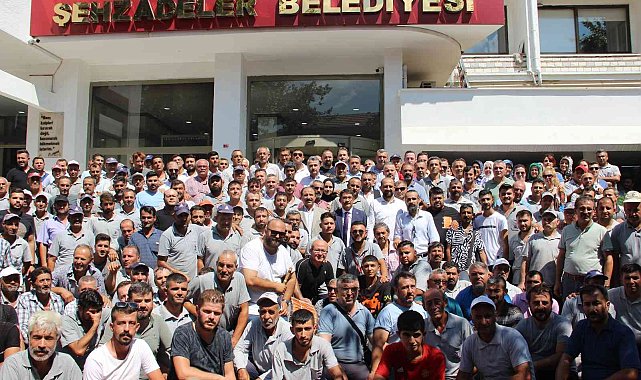En yüksek zammı alan işçilerden başkan Çelik'e davul zurnalı teşekkür