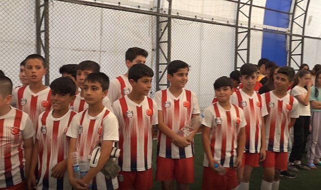 Erciş'te 'Mahalleler Yarışıyor Spor Turnuvası' başladı