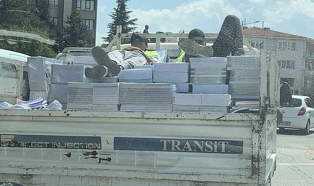 Eskişehir'de kamyonet kasasında yatarak yolculuk yaptılar